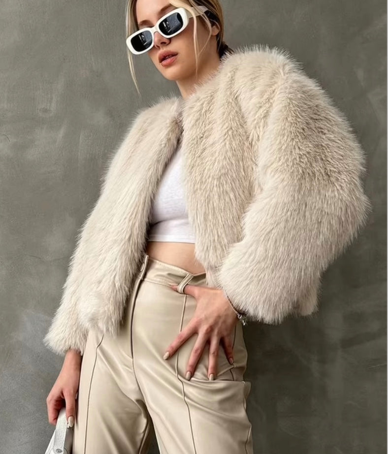 Elegant Fur Jacket With Round Collar  Beige